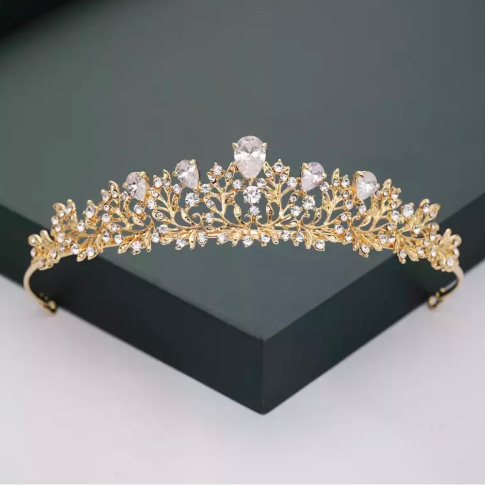 Rhinestone Tiara - Picture 2 of 2